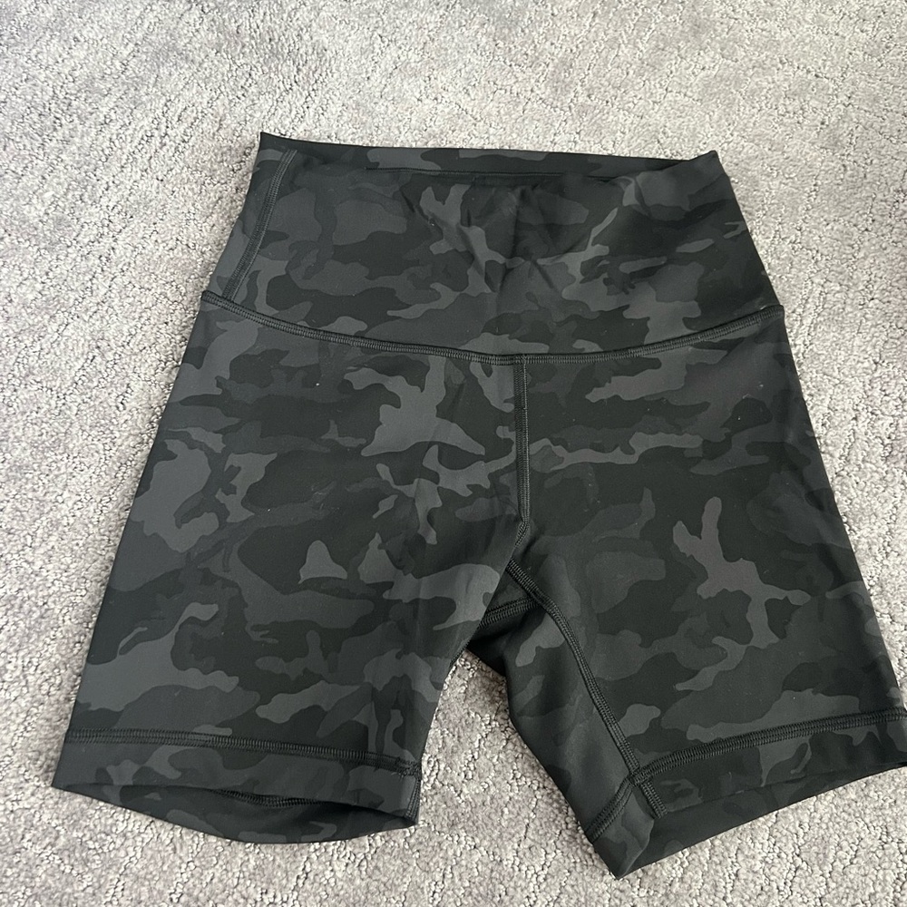 Lululemon shorts size 6